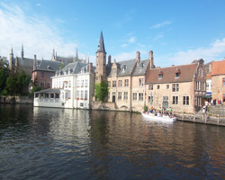 De la place du Bourg au Beguinage