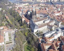 Château : visite N°1 : les 3 cours et la cathédrale St-Guy